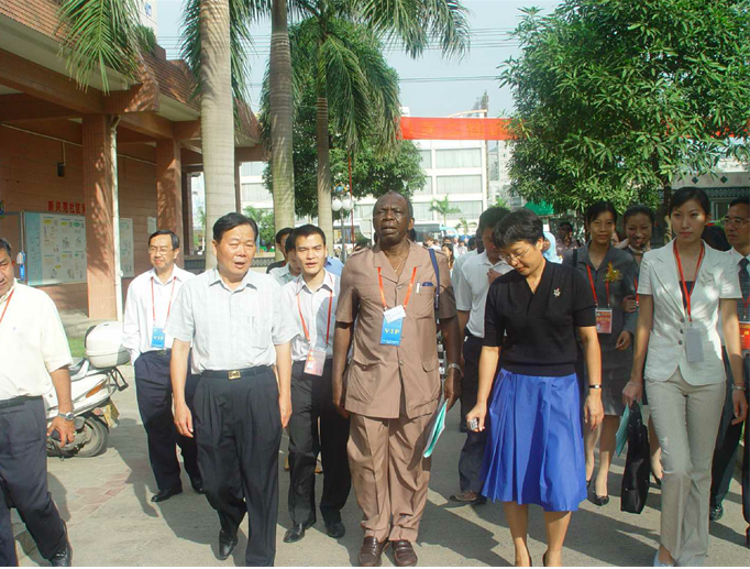 2005年11月聯(lián)合國人居會(huì )議在南寧召開(kāi)期間，外賓參觀(guān)新興苑