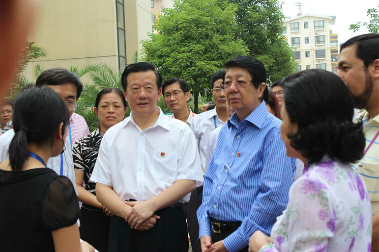 2010年10月亞洲政黨專(zhuān)題會(huì )議在南寧召開(kāi)期間，各國政黨首腦、嘉賓到富寧新興苑考察