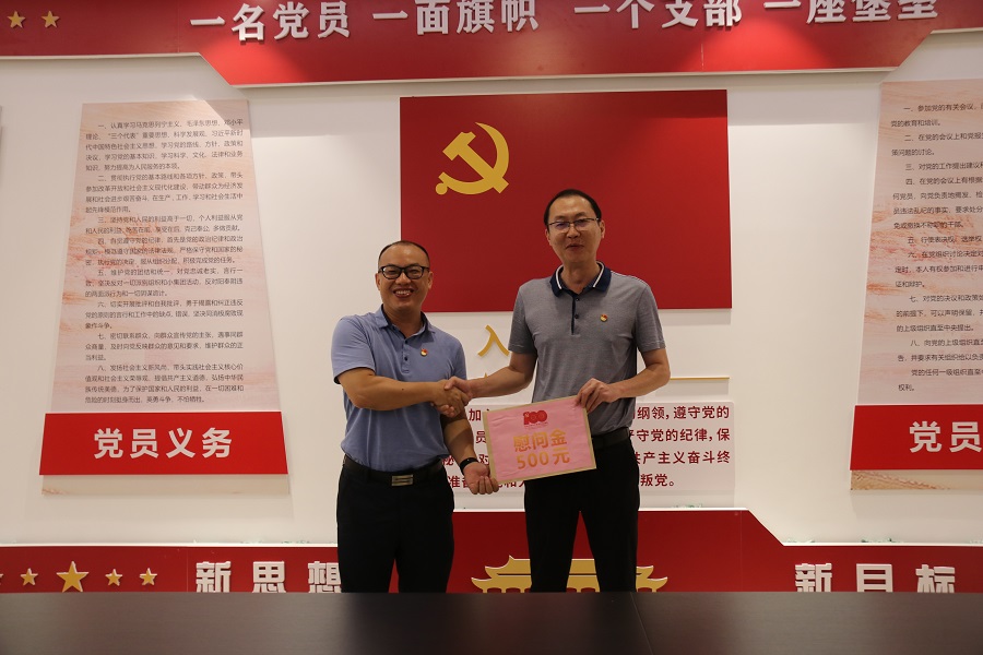 集團公司黨委副書(shū)記、總經(jīng)理曹壯到 萬(wàn)豐地產(chǎn)開(kāi)展慰問(wèn)黨員活動(dòng)